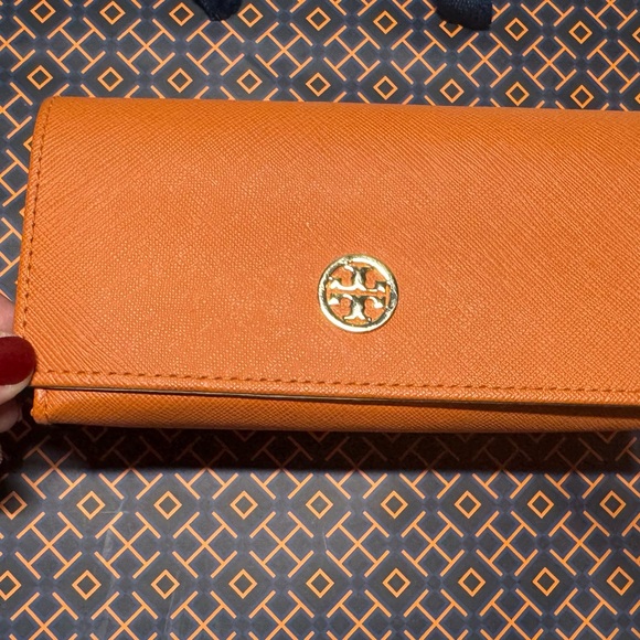 Tory Burch glasses case - Picture 1 of 6